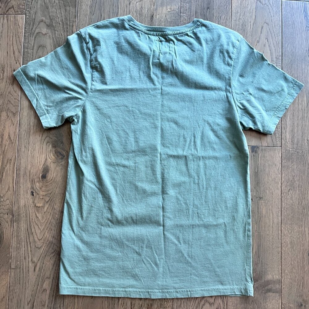 Pact Organic Cotton Graphic T-Shirt Green Size S Sustainable Casual Tee NWOT - Picture 4 of 6